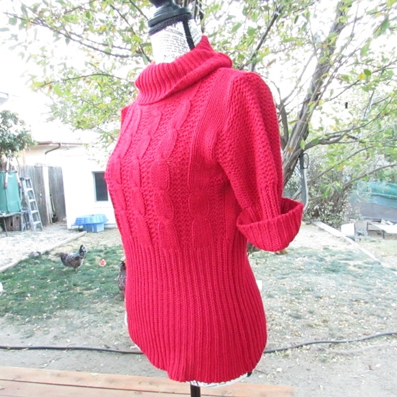 Planet Gold Red Turtleneck Short Sleeve Sweater - Picture 3 of 4